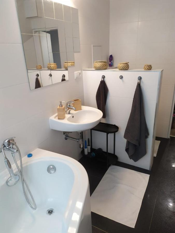 Pisqor Apartment - Self Check-In Bratislava Ngoại thất bức ảnh