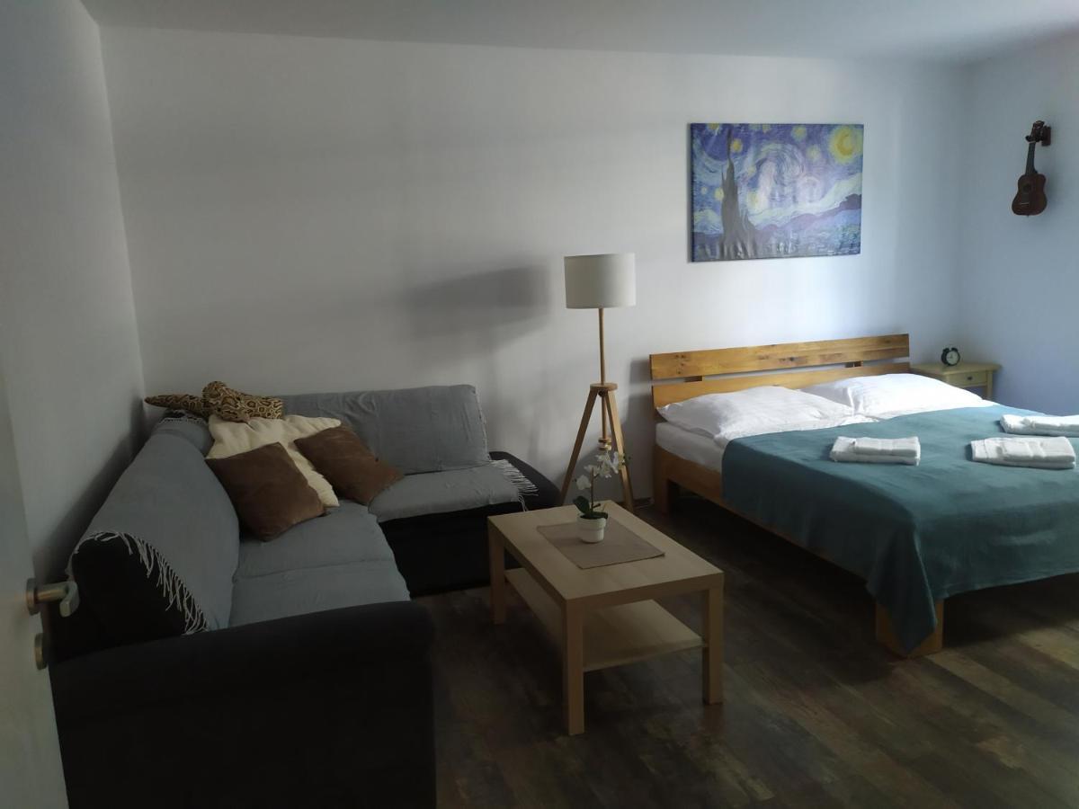 Pisqor Apartment - Self Check-In Bratislava Ngoại thất bức ảnh