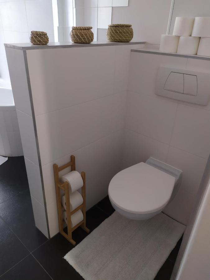 Pisqor Apartment - Self Check-In Bratislava Ngoại thất bức ảnh